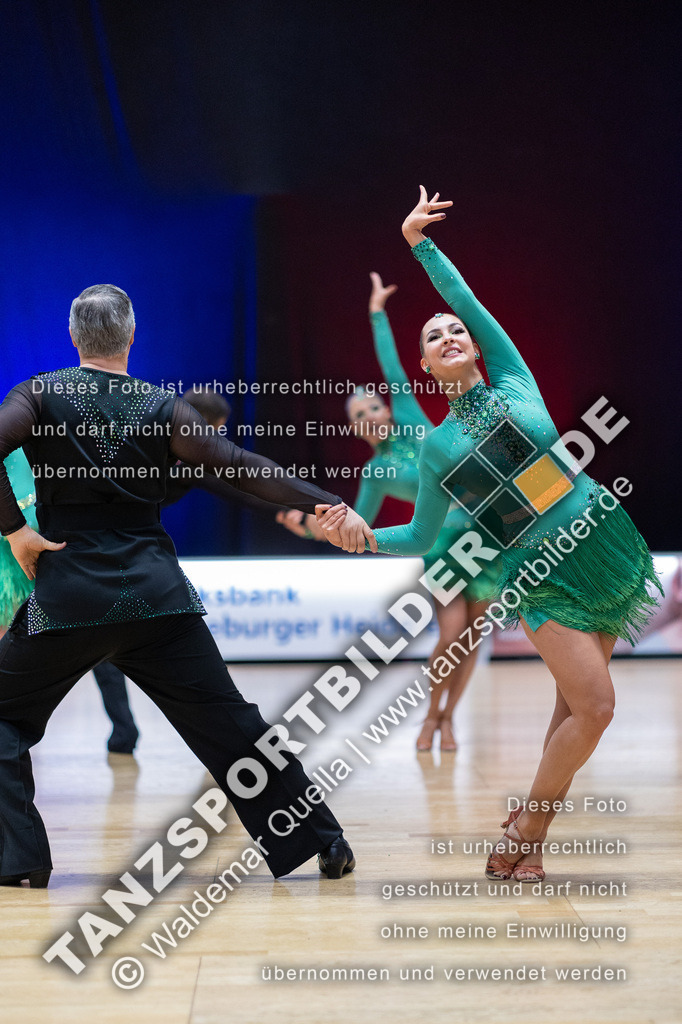 20230114-00095 | Hier finden Sie Tanz Bilder vom Latein und Standard Formationen tanzen. Sportbilder vom Tanzsport. Schöne Fotos und von Weltmeisterschaft, Europameisterschaft, Bundesliga, Regionalliga, Oberliga und Landesliga sowie von GOC Stuttgart, DanceComp, WM Bremen