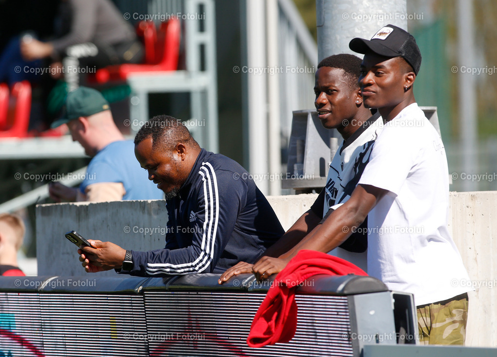 A_LUI_190425_18 | SPORT FUSSBALL LL.OST ASKOE OEDT 1B-SC HOERSCHING 19.4.2025 IM BILD: SPIELERBERATER HARRISON KENNEDY  FOTO:FOTOLUI