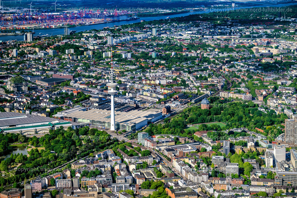 Hamburg_Fernsehturm_Heinrich_Herz_Turm_ELS_2741240525 | HAMBURG 24.05.2025 Fernmeldeturm- Bauwerk und Fernsehturm " Heinrich-Hertz-Turm " in Hamburg, Deutschland. Weiterführende Informationen bei: DFMG Deutsche Funkturm GmbH. // Television Tower " Heinrich-Hertz-Turm " in Hamburg, Germany. Further information at: DFMG Deutsche Funkturm GmbH. Foto: Martin Elsen