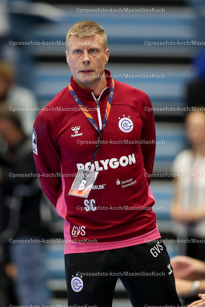 Gum08102402096 | 08.10.2024, Handball, European League, VfL Gummersbach - IK Sävehof, Schwalbe-Arena: Trainer Gudjon Valur Sigurdsson (GUM)