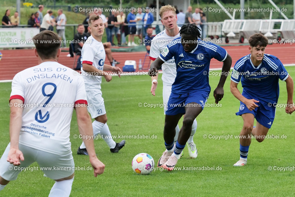 Fußball : Testspiel : SuS 09 Dinslaken - Schalke 04 U 19 am 25.07.2024 | Foto : Jochen Emde / www.kameradabei.de - Realisiert mit Pictrs.com