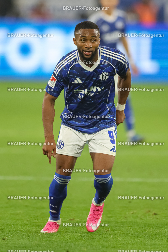 1_S04BER_20250801_2754.JPG -  - FC Schalke 04 - Hertha BSC Berlin - 2. Bundesliga | Gelsenkirchen, Deutschland, 01.08.25: Moussa Sylla (FC Schalke 04) schaut waehrend des Spiels der 2. Bundesliga zwischen FC Schalke 04 - Hertha BSC Berlin in der Veltins-Arena am 01. August 2025 in Gelsenkirchen, Deutschland. (Foto von Stefan Brauer/Brauer-Fotoagentur)DFB/DFL REGULATIONS PROHIBIT ANY USE OF PHOTOGRAPHS AS IMAGE SEQUENCES AND/OR QUASI-VIDEO.