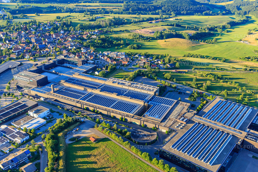 Luftbild: Firmengelände der ARBURG GmbH + Co KG aus Südwesten in Loßburg im Bundesland Baden-Württemberg in Deutschland. Foto: IMG_148979.jpg vom 28.06.2025 durch Werner Riehm/FLY-FOTO.deWWW.ARBURG.COM