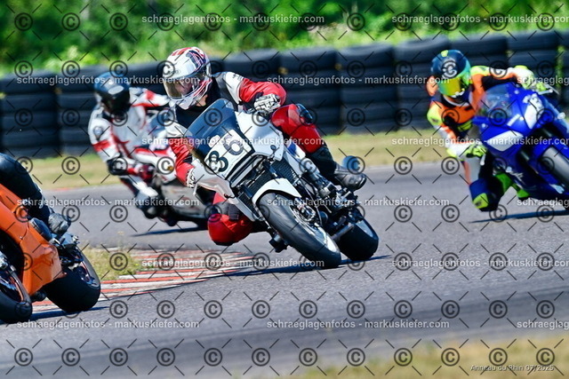 25bc03-1561 | markuskiefer.com - Realisiert mit Pictrs.com