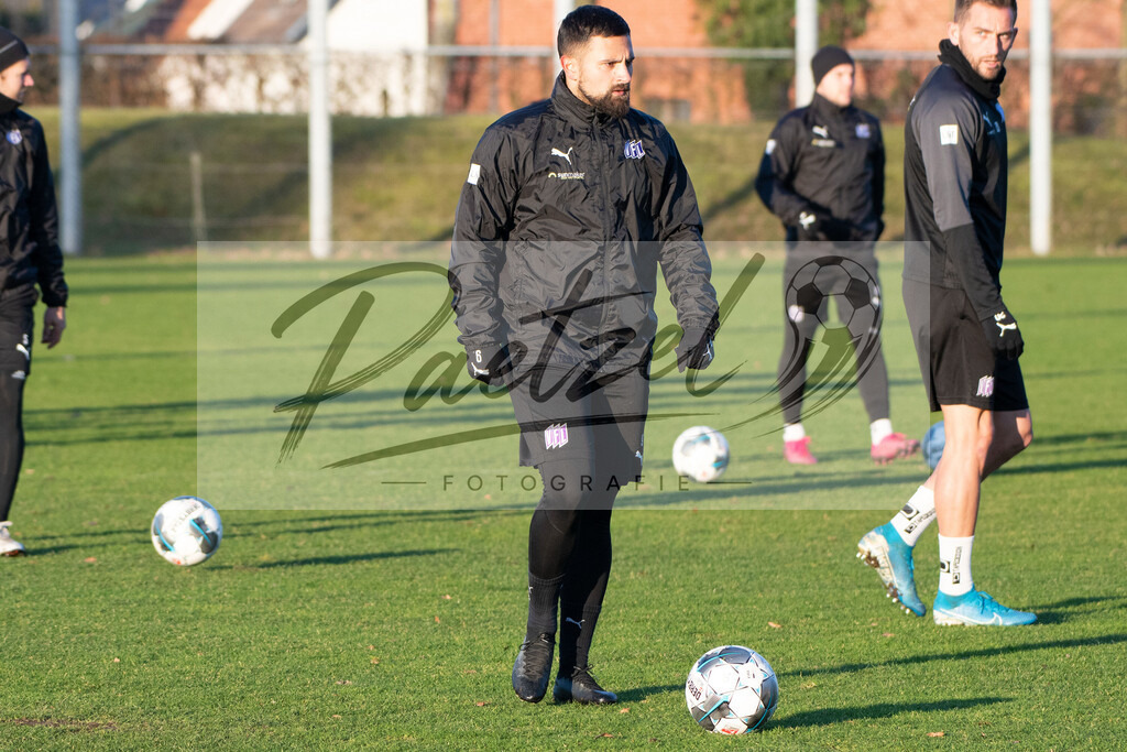 20200121_TRAOSN_0011 | Fußball, Herren: Marcos Alvarez (VfL Osnabrück) in Aktion, am Ball, Einzelaktion beim Training des VfL Osnabrück am 21.01.2020 im Sportpark Illoshöhe in Osnabrück, Deutschland.(Foto von Nico Paetzel) - Realisiert mit Pictrs.com