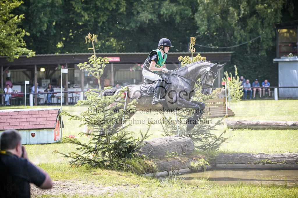 DOS_9591 | Entdecke hochwertige Reitturnierfotos von Foto Oger. Professionell, emotional und authentisch – jetzt Lieblingsmomente im Shop bestellen. - Realisiert mit Pictrs.com