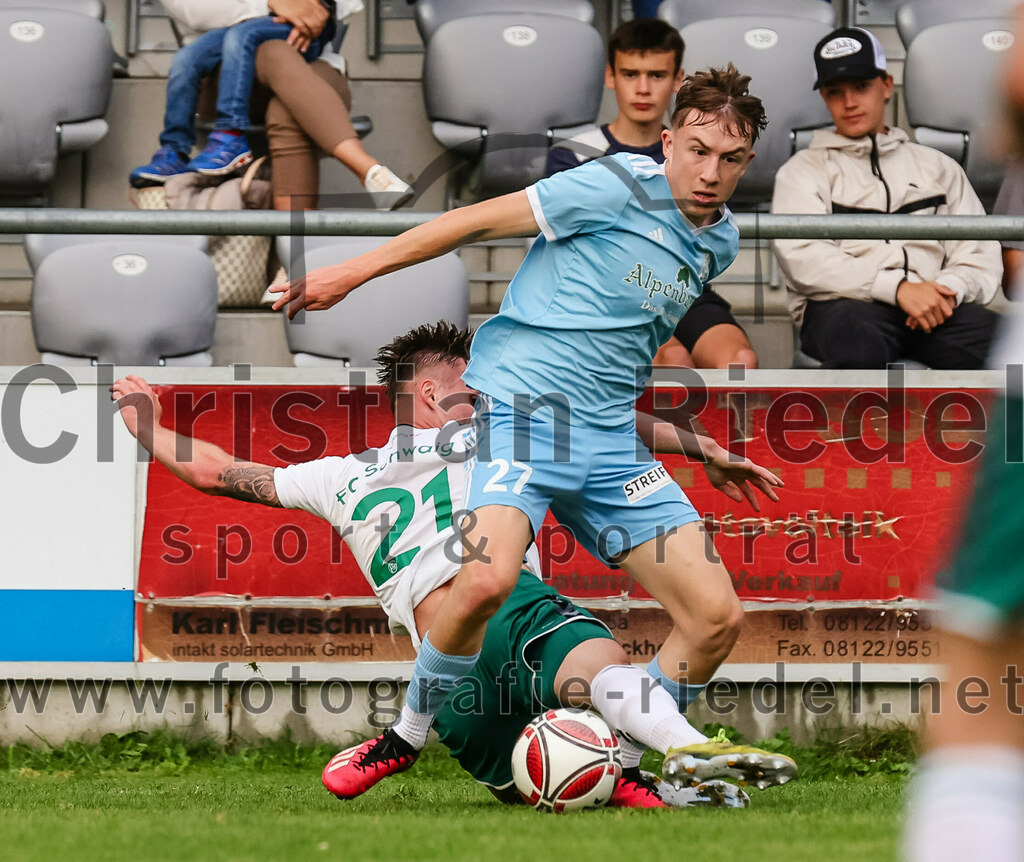 2023-07-28_058_FC_Schwaig_gegen_TSV_1860_Rosenheim | Oberding, Deutschland, 28.07.2023:
Fußball, Landesliga Südost 2023 / 2024, 3. Spieltag, FC Schwaig gegen TSV 1860 Rosenheim, Endergebnis: 1:1

Liam Markulin (TSV 1860 Rosenheim, #27), Leon Roth (FC Schwaig, #21)

Foto: Christian Riedel / fotografie-riedel.net