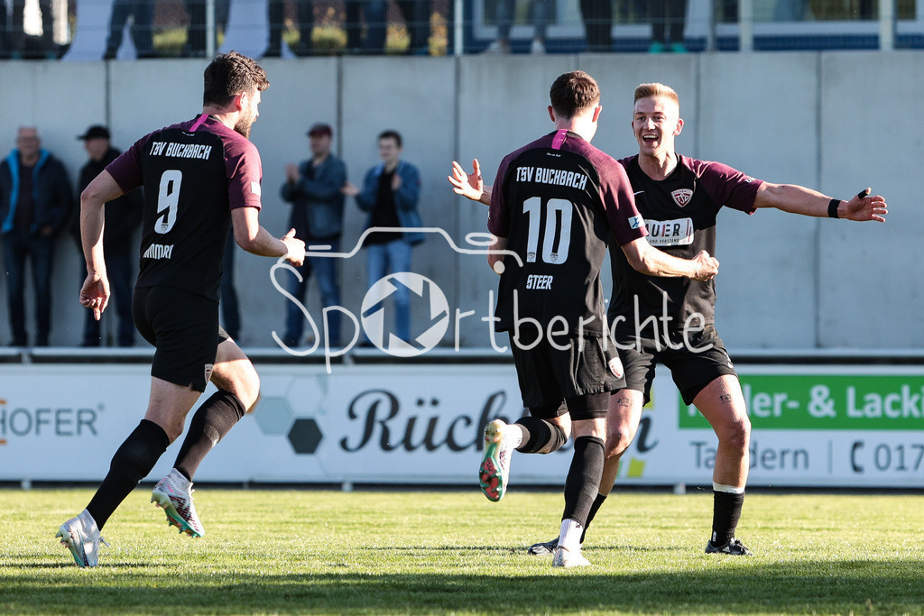 FC Pipinsried - TSV Buchbach | Erneut jubeln die Gaeste - nach dem verwandelten Handelfmeter von Tobias STEER (TSV #10) zum 0-2