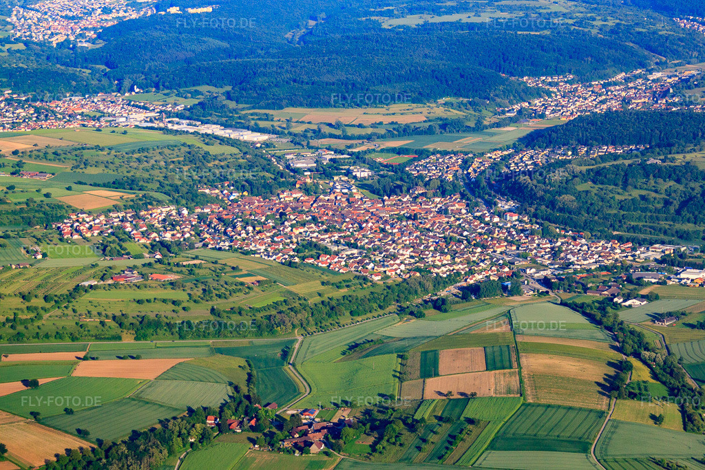 Luftbild: Ortsansicht aus Norden im Ortsteil Königsbach in Königsbach-Stein im Bundesland Baden-Württemberg in Deutschland. Foto: IMG_57784.jpg vom 14.06.2013 durch Werner Riehm/FLY-FOTO.deAuflösung des Originals: 4752 x 3168 px