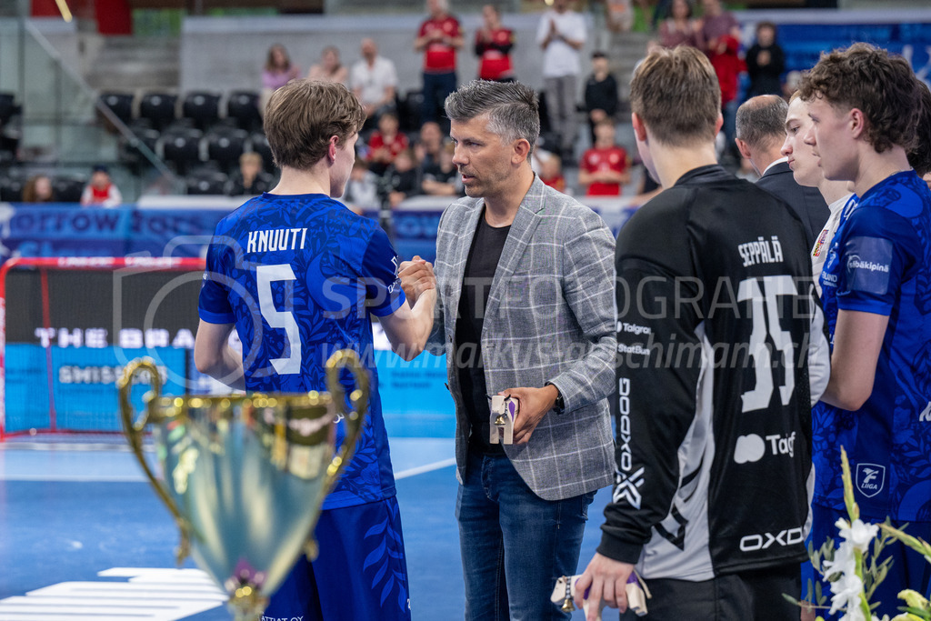 2025 Men's U19 WFC - Finland v Czechia | Aatu Knuuti (#5, Finland) being elected into the all start team during 2025 Men's U19 WFC, Switzerland: 04.05.2025, Zürich, Swiss Life Arena.Event page: <a href="https://www.u19wfc2025.ch/">www.u19wfc2025.ch</a>Credit: Markus Aeschimann, <a href="https://markus-aeschimann.ch">markus-aeschimann.ch</a>Instagram: <a href="https://instagram.com/sportfotografie.aeschimann">@sportfotografie.aeschimann</a> - Realisiert mit Pictrs.com