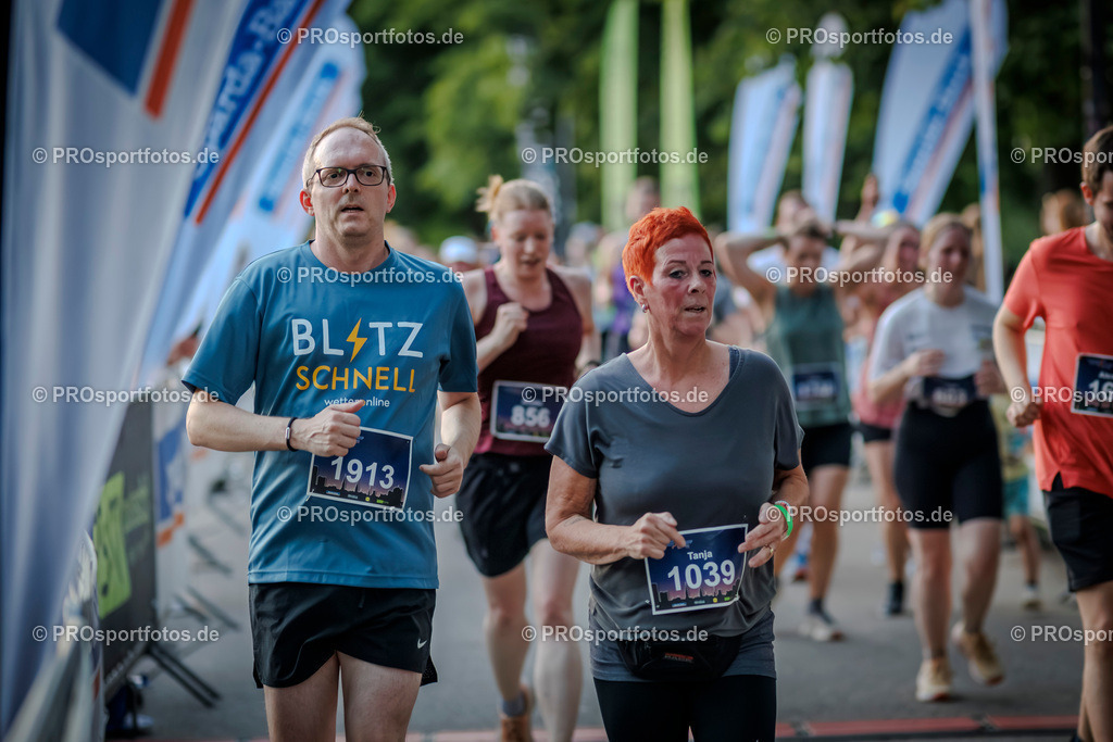 Sparda-Bank Nachtlauf Bonn; Bonn, 18.06.2025 | Impressionen vom Sparda-Bank Nachtlauf Bonn am 18.06.2025 in Bonn (Nordrhein-Westfalen). 