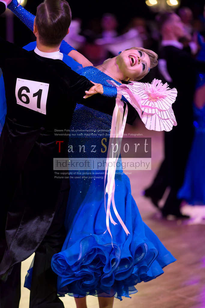 20241215_WDSF_Int_Open_Std-Riga-9302 | Tanzsportbilder, Standardtanz, Lateintanz, WDSF, DTV, LTVB, dancecomp, goc, hessen tanzt, blaues band der spree, walzer, tango, wiener walzer, slowfox, quickstepp, samba, rumba, cha-cha-cha, paso doble. jive, hd-kroft photography, turniertanzsport