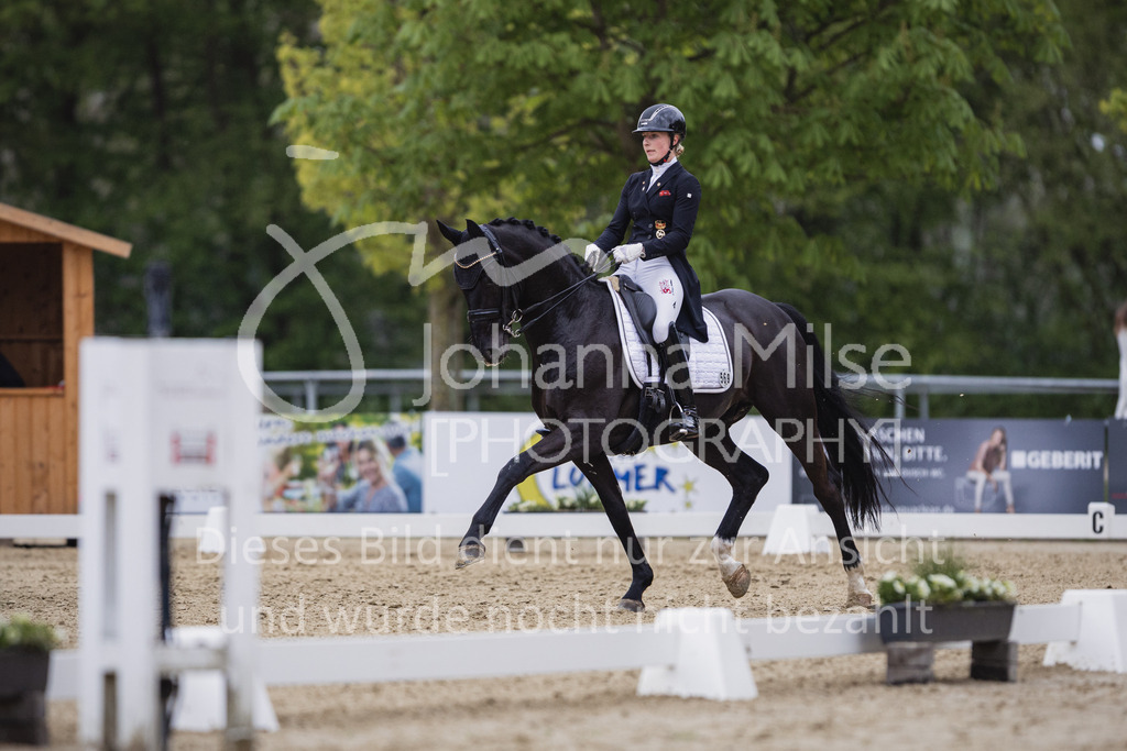 230429_Dressurfestival_S3St-239 | Deine schönsten Turniermomente als professionelle Fotos! Entdecke hochwertige Pferdesport-Fotografie im Online-Shop. Jetzt Fotos finden & bestellen!