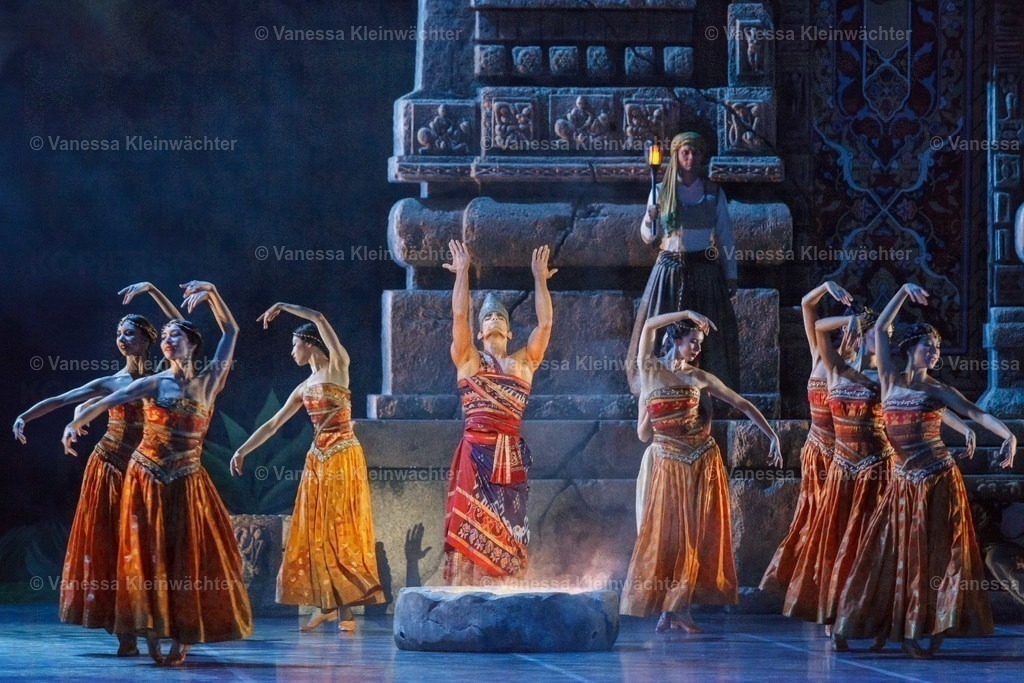  Ballett "La Bayadère" (Fotoprobe) in der Staatsoper unter den Linden | Berlin, 02.11.2018: Fotoprobe des Balletts "La Bayadere" in der Staatsoper Unter Den Linden.  - Realisiert mit Pictrs.com