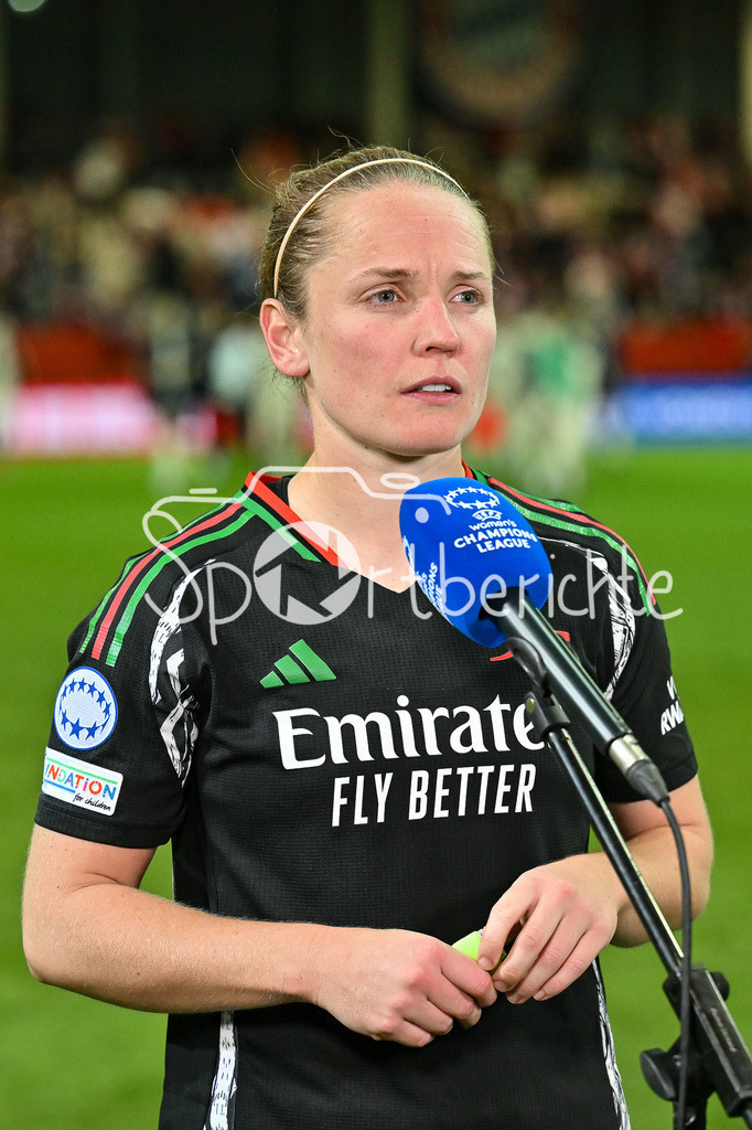 FC Bayern München Frauen - Arsenal London Frauen | im Bild Kim LITTLE (Arsenal London Frauen #10) sichtlich enttaeuscht nach der Niederlage im Muenchen / Einzelfoto / Freisteller / Interview / UEFA Womens Champions League: FC Bayern München Frauen - Arsenal London Frauen, FC Bayern Campus am 09.10.2024