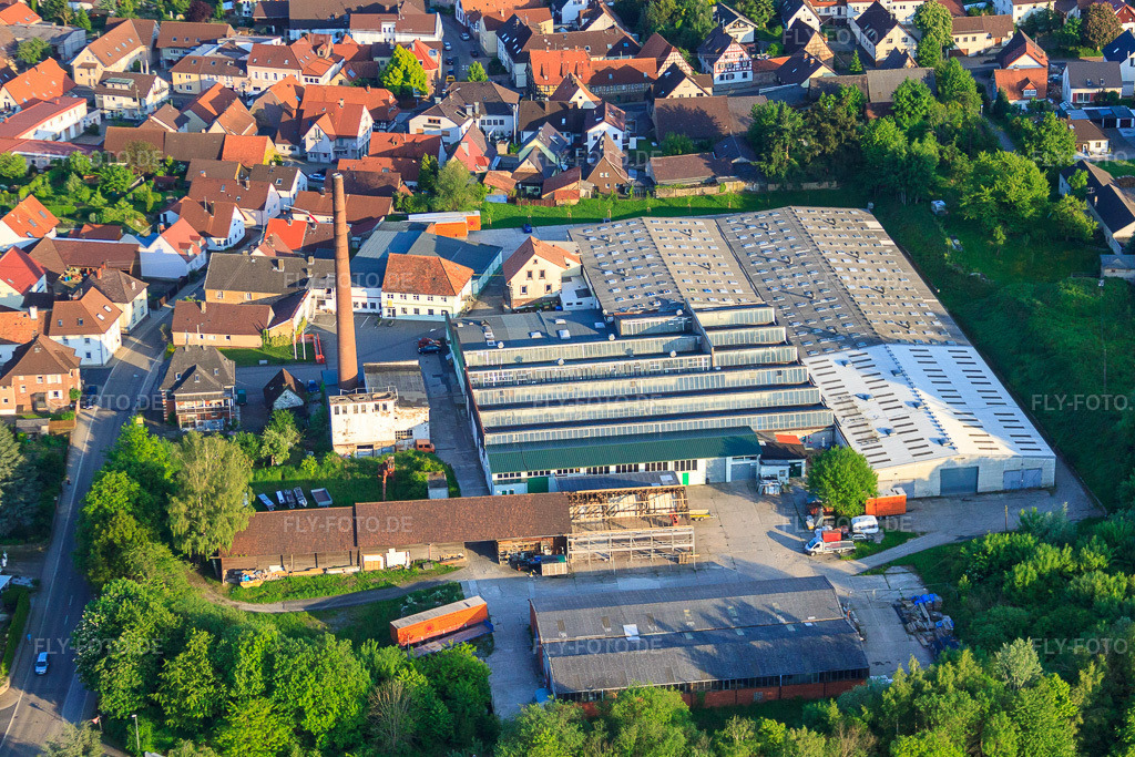Luftbild: Industrie an der Thomashofstr im Ortsteil Stupferich in Karlsruhe im Bundesland Baden-Württemberg in Deutschland. Foto: IMG_27498.jpg vom 23.05.2010 durch Werner Riehm/FLY-FOTO.de
