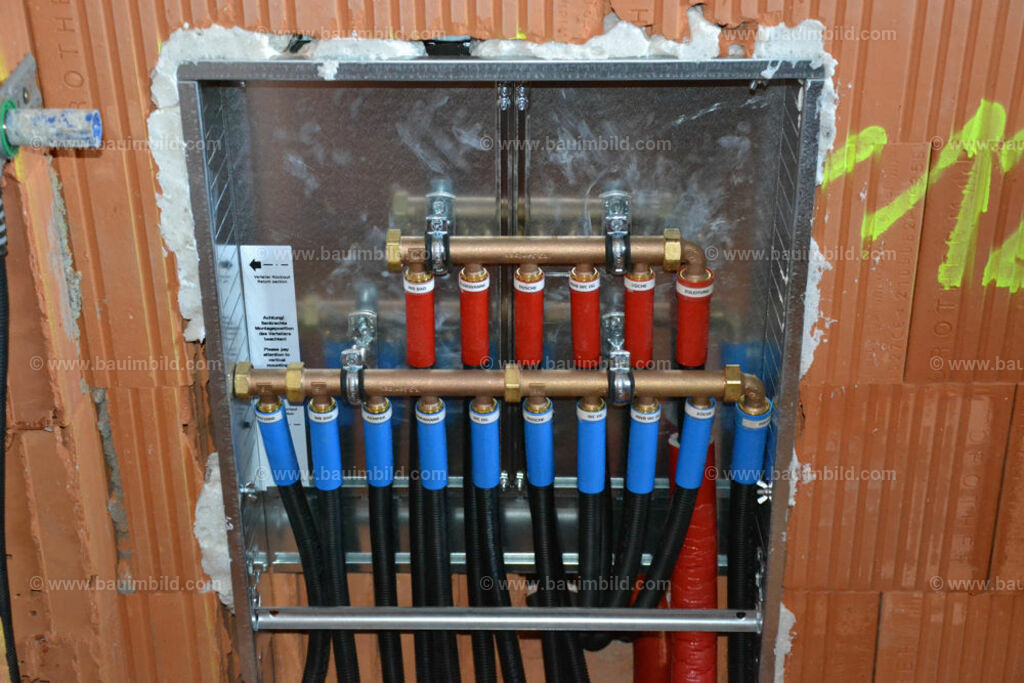 bib-lg15-sanitaer-0051 | Nach LV-Leistungsgruppen sortierte Detailfotos über den Bau eines Hauses. Alle Hausbau-Bilder direkt vom Urheber und Autor der Website Haus-Selber-Bauen.com