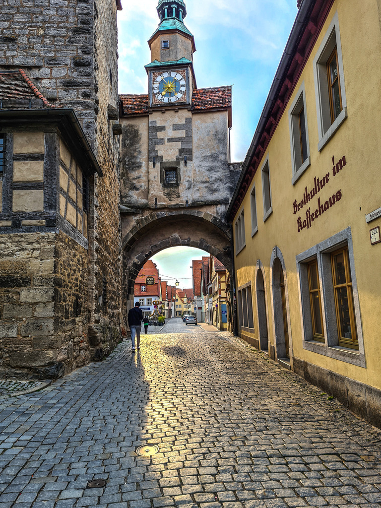 20220430_072430 | Rothenburg ob der Tauber. Nur hier gibt es Exklusive und passend zur Jahreszeit Ihr Wandbild, T-Shirt, Tasse und alles was das Rothenburg Herz begehrt. - Realisiert mit Pictrs.com