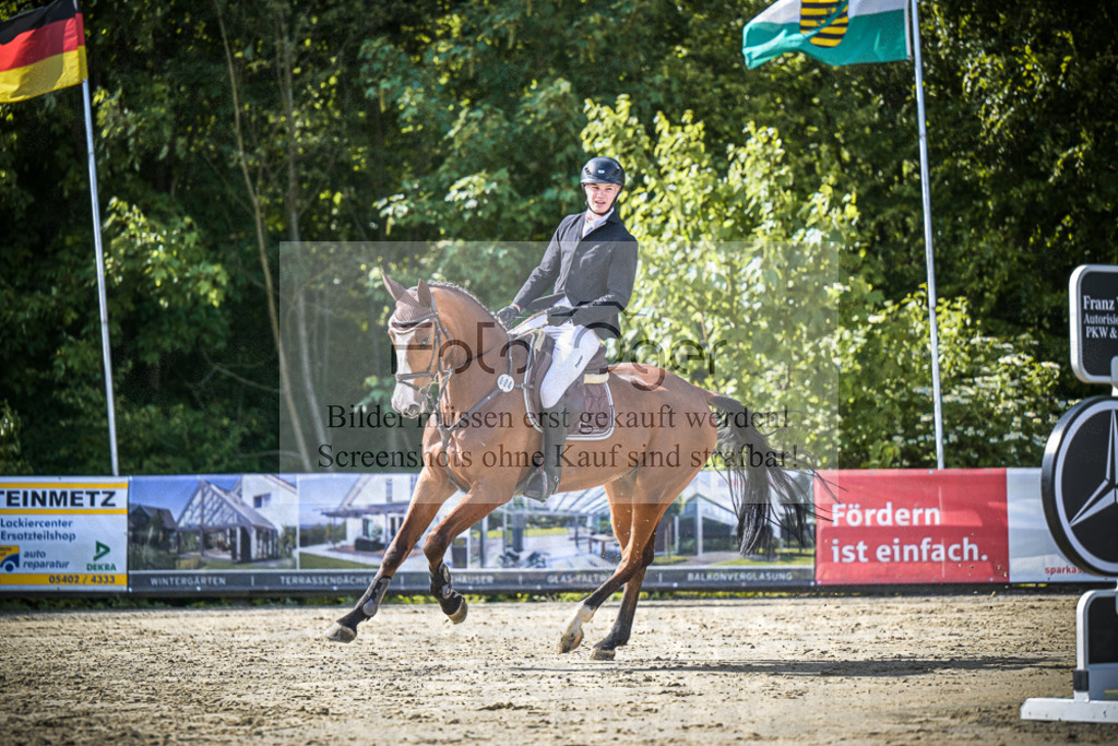 DOS_8389 | Entdecke hochwertige Reitturnierfotos von Foto Oger. Professionell, emotional und authentisch – jetzt Lieblingsmomente im Shop bestellen.Deutschlandweite Turnierfotografie. - Realisiert mit Pictrs.com