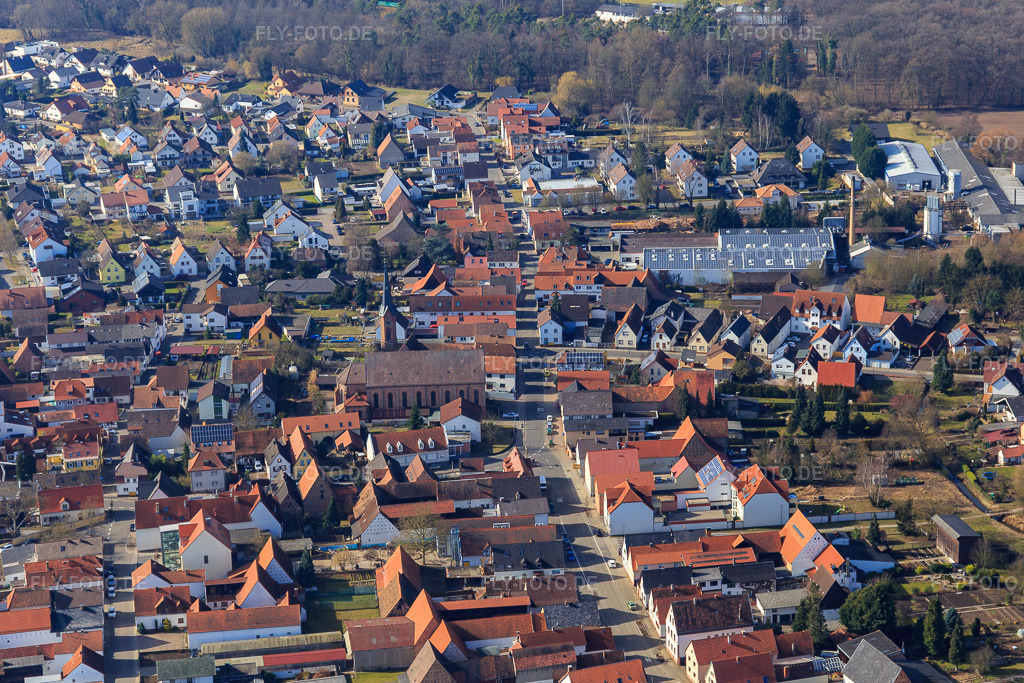 Luftbild: Speyerer Straße aus Osten mit Kath. Kirche St. Johannes der Täufer und Eugen Hufnagel GmbH & Co. KG in Harthausen im Bundesland Rheinland-Pfalz in Deutschland. Foto: IMG_097116.jpg vom 25.02.2017 durch Werner Riehm/FLY-FOTO.dePFARREI-DUDENHOFEN.DE