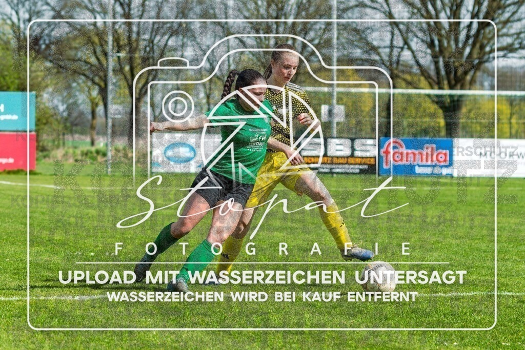 SGFTUS-1024 | Janine Bremer (TuS Eversen-Sulze #15) und Nina Grottke (SG Fulde #20) beim Damen Kreisliga HK/CE Spiel zwischen SG Fulde und TuS Eversen-Sulze im Fulder Zentralstadion, Fulde (Simon Paul Stopat) - Realisiert mit Pictrs.com