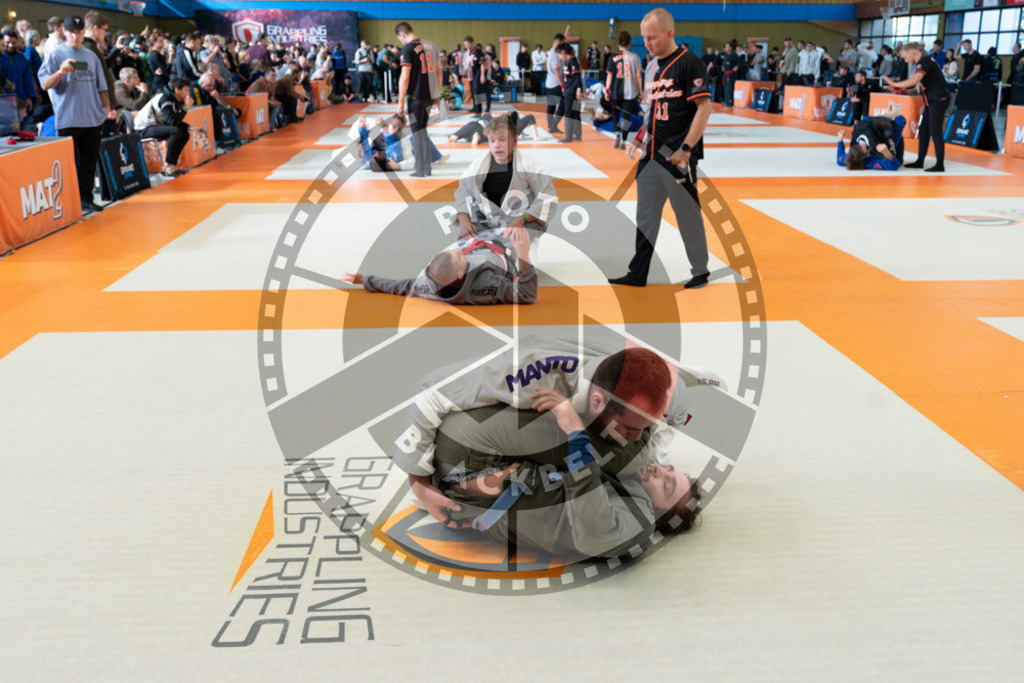 20240915PBB0943 | Athletes compete during the Grappling Industries’ grappling and Brazilian jiu-jitsu competition in Berlin, on September 15, 2024.