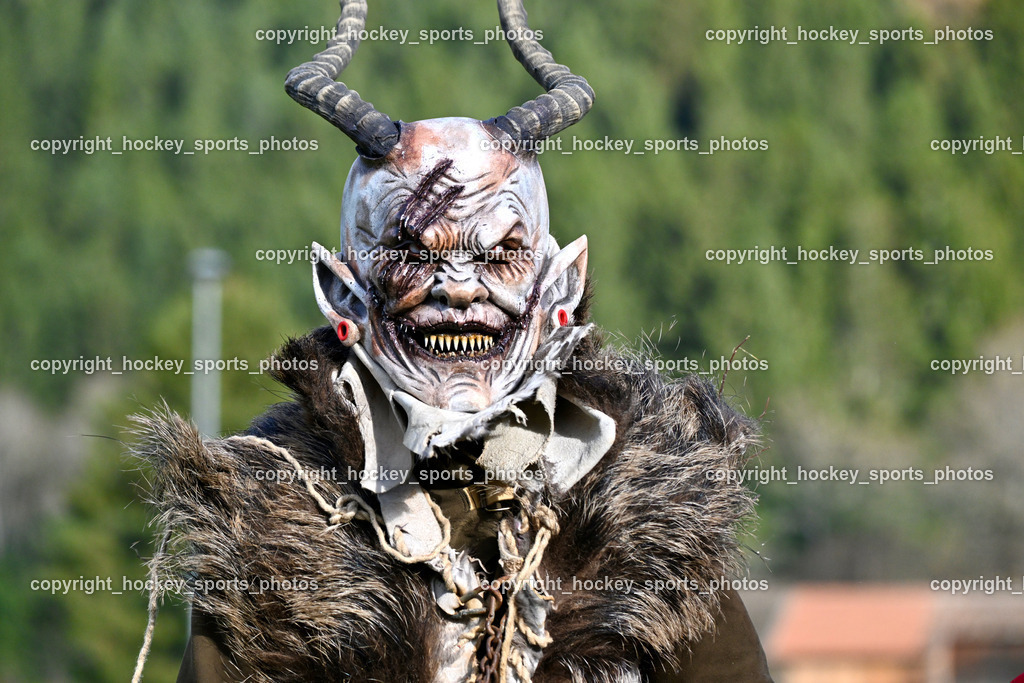 FC ASKÖ Gmünd vs. SV Rapid Lienz | Perchtengruppe, FC ASKÖ Gmünd vs. SV Rapid Lienz, FC ASKÖ Gmünd vs. SV Rapid Lienz am 09.11.2025 in Ferlach (Ballspielhalle Ferlach), Austria, (Photo by Bernd Stefan)