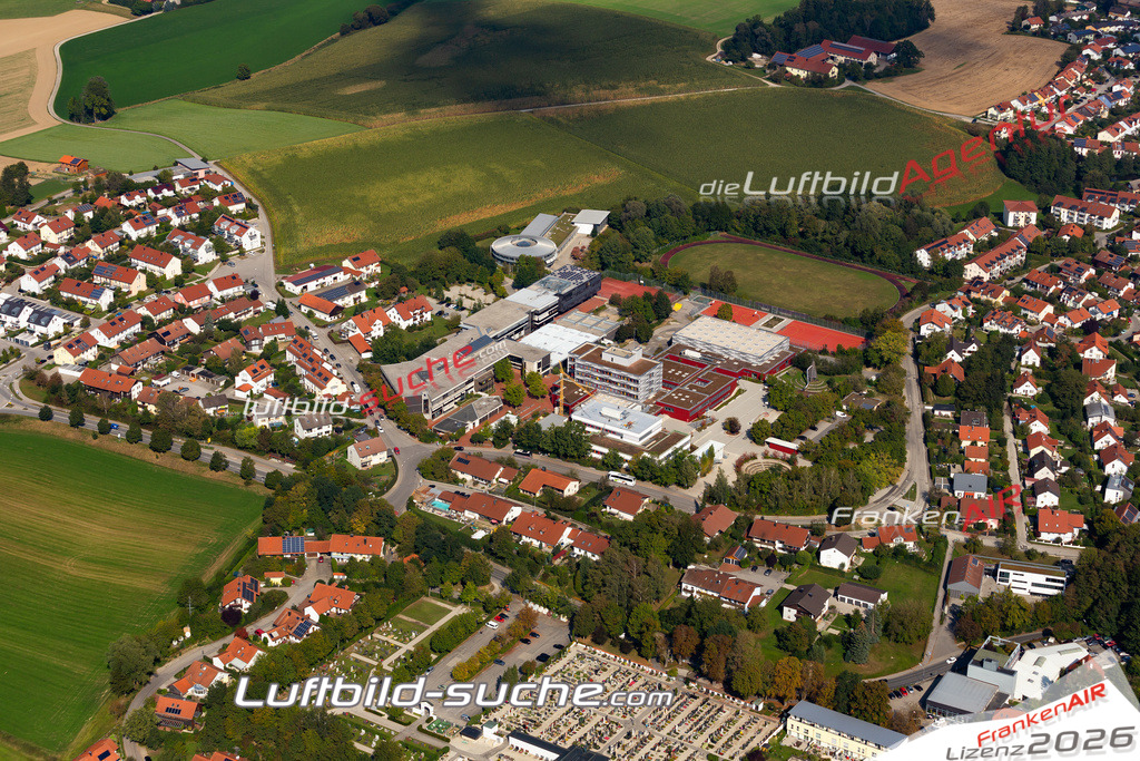 Aktuelles Luftbild von schule Dorfen - Die Luftaufnahme wurde 2020 mittels UL-Flugzeug erstellt ( keine Drohne ) - hochauflösende Kamera-Systeme von  Canon -Beste Qualität - Für grossformatige Ausdrucke geeignet. Die Geschenkidee !