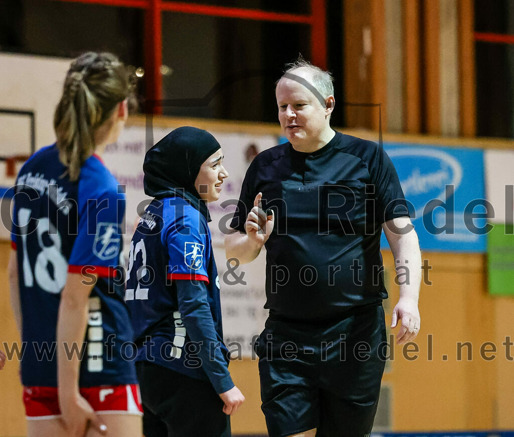 2023-12-09_055_SpVgg_Altenerding_gegen_HSG_Freising-Neufahrn | Erding, Deutschland, 09.12.2023:
Handball, Bezirksoberliga Frauen Altbayern 2023 / 2024, 9. Spieltag, SpVgg Altenerding gegen HSG Freising-Neufahrn, Endergebnis: 29:28

Eduarta Krasnigi (HSG Freising-Neufahrn, #22)

Foto: Christian Riedel / fotografie-riedel.net
