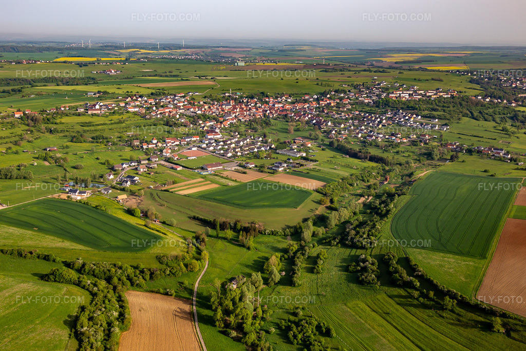 Aerial view: View of the town from the south in Bining in the state Moselle, France. – Photo: IMG_140657.jpg taken on 05/01/2024 by Werner Riehm/FLY-FOTO.com – Resolution of the original: 5210 x 3474 px