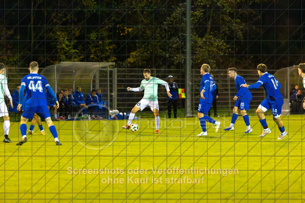 20261015_195638_0081_(c)_by_PhotoPeet | #,TSG Salach (türkis) vs. VfB Neuffen (blau), Fußball, Bezirksliga - Bezirk Neckar/Fils, 08. Spieltag, Saison 2026/2027, Rasensportplatz, Staufenecker Straße, 73084 Salach, 15.10.2026 - 19:30 Uhr,Foto: PhotoPeet / Sport- &amp; Eventfotografie / Peter Harich