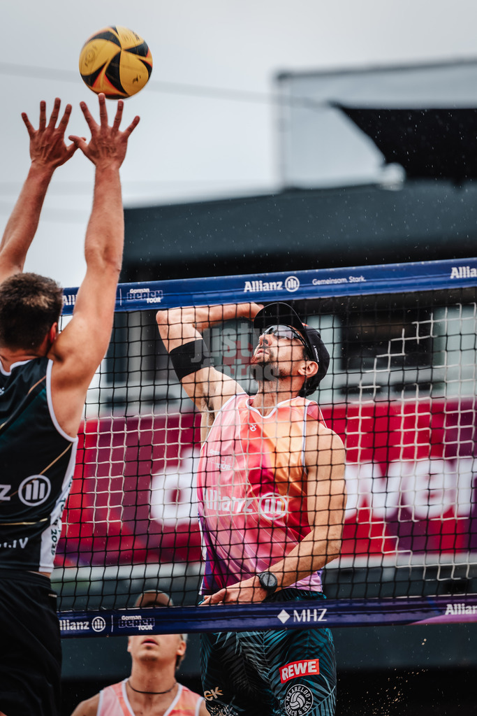 Beachvolleyball | Männer | Allianz German Beach Tour 2025 | Tourstop Hamburg | 29.05.2025 | Jonathan Erdmann beim Angriff