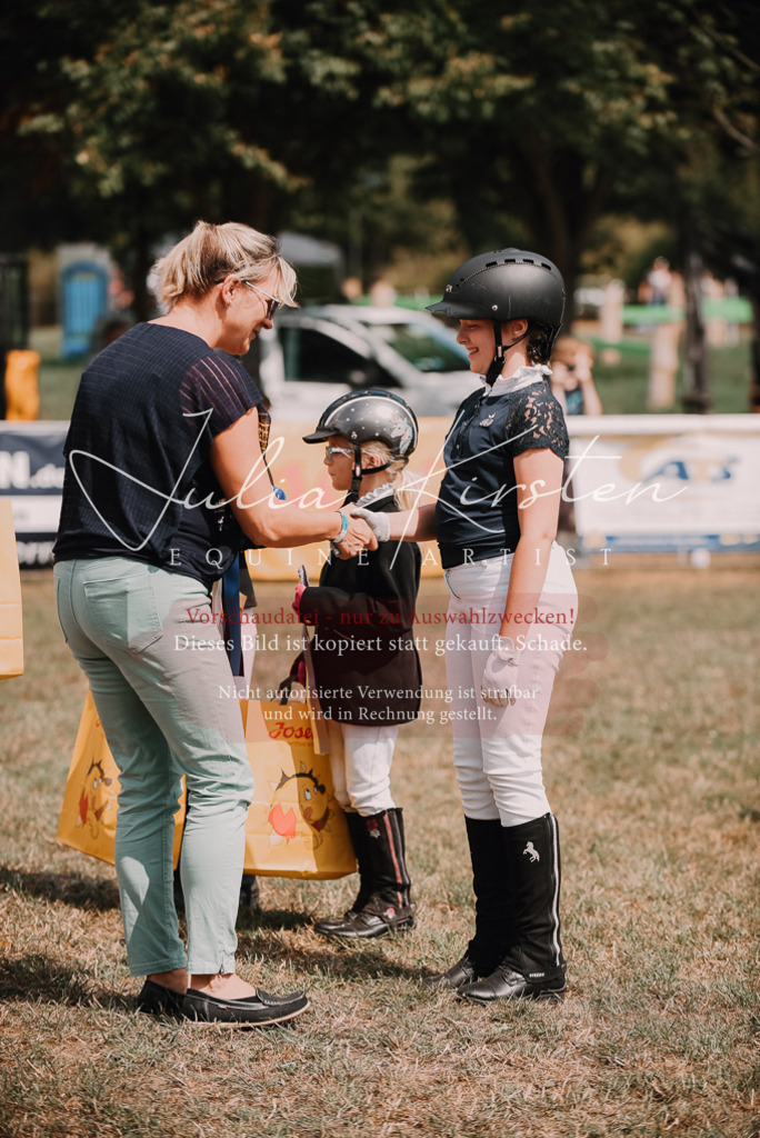 DSC_6349 | Pferde- und Turnierfotografie in Westsachsen. Pferdeportraits, Auftragszeichnungen und intuitive Kunst.