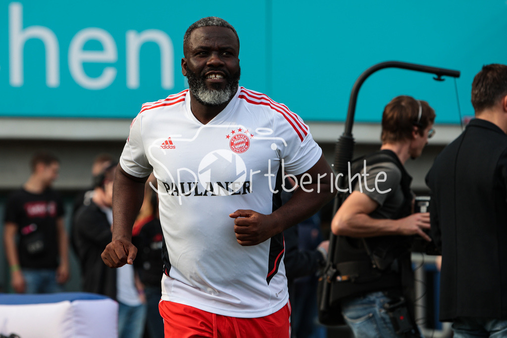 FC Bayern Muenchen - TSV 1860 Muenchen | Samuel Kuffour (FCB #4) in Aktion