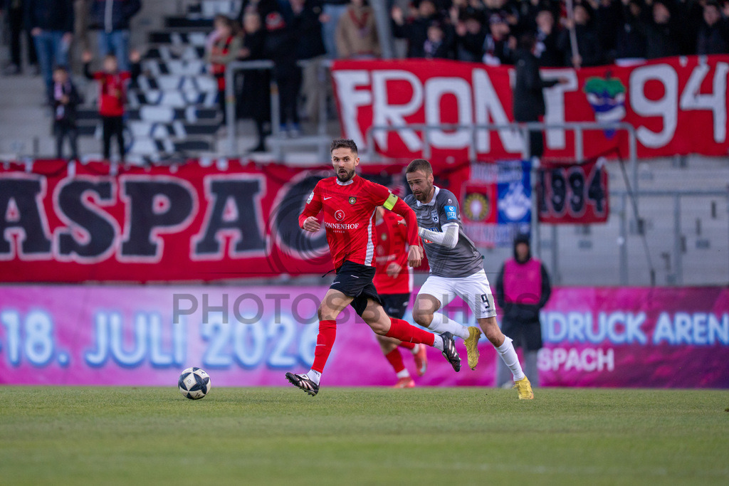 SG Sonnenhof Grossaspach vs. SSV Ulm 1846 Fussball, Fussball, WFV-Pokal, Viertelfinale, 01.04.2026 | Volkan Celiktas (SG Sonnenhof Grossaspach, #05) am Ball,SG Sonnenhof Grossaspach vs. SSV Ulm 1846 Fussball, Fussball, WFV-Pokal, Viertelfinale, 01.04.2026