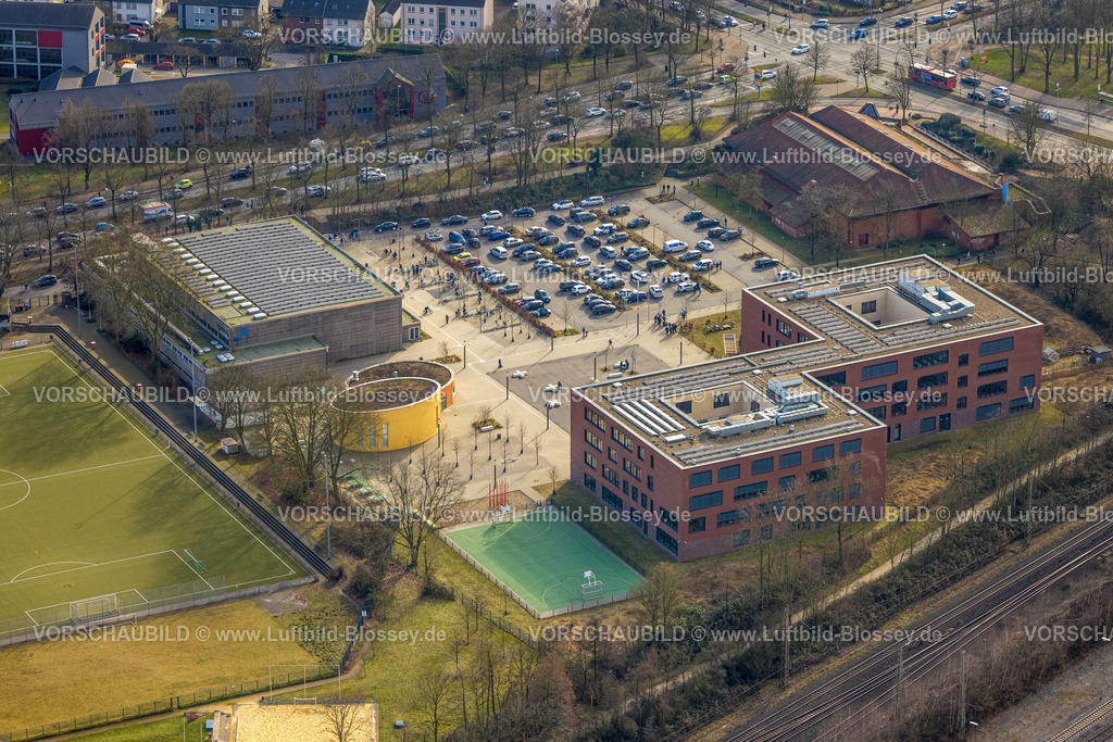 Gladbeck250201776 | Luftbild, Heisenberg Gymnasium und Artur-Schirrmacher-Sporthalle mit Parkplätzen, Gladbeck, Ruhrgebiet, Nordrhein-Westfalen, Deutschland
