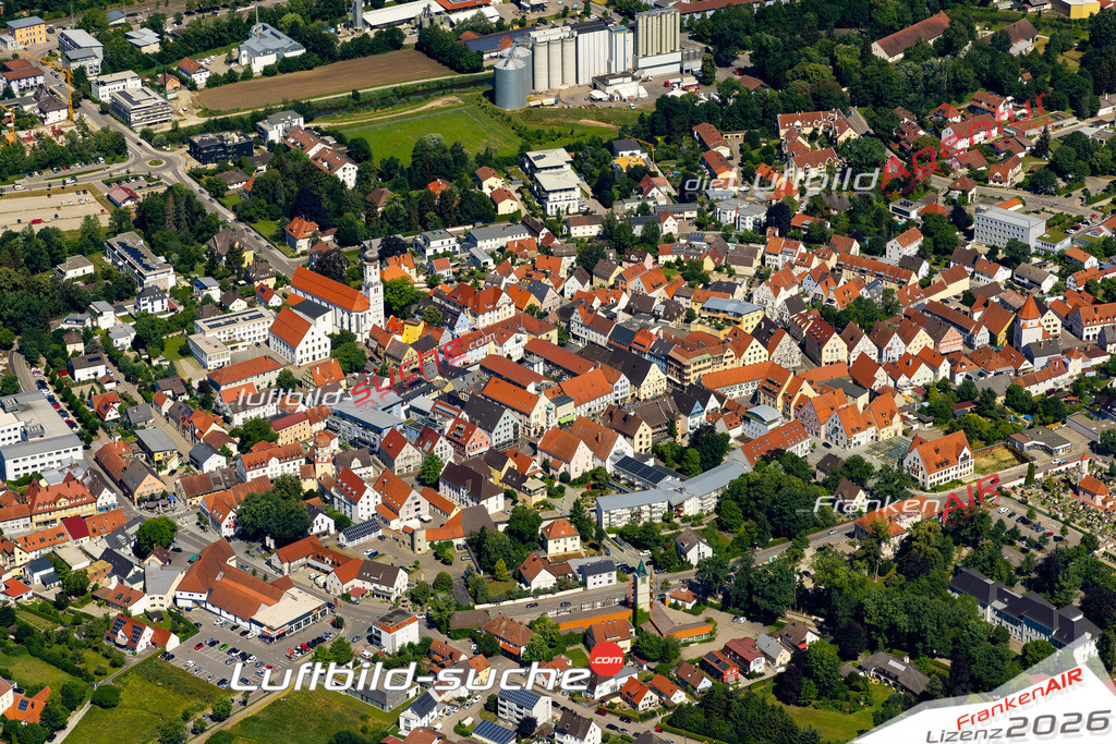 Das Luftbild der Stadt Aichach wurde 2022 vom Flugzeug heraus erstellt (keine Drohnen-Aufnahmen) Aufnahmehöhe ca.450 Meter- hohe Bildauflösung und Druck-Qualität. Garantiert!