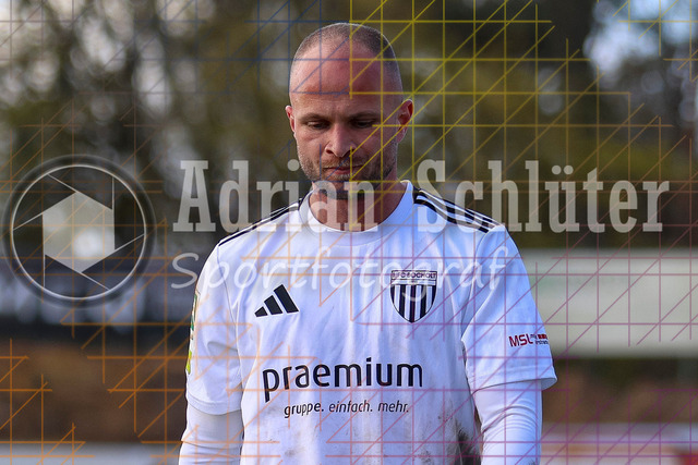 28.03.2026 GER, Fussball, Herren, Niederrhein Pokal Halbfinale, Saison 2025/2026, 1. FC Bocholt - MSV Duisburg | Patrick Kurzen (Bocholt) schaut 