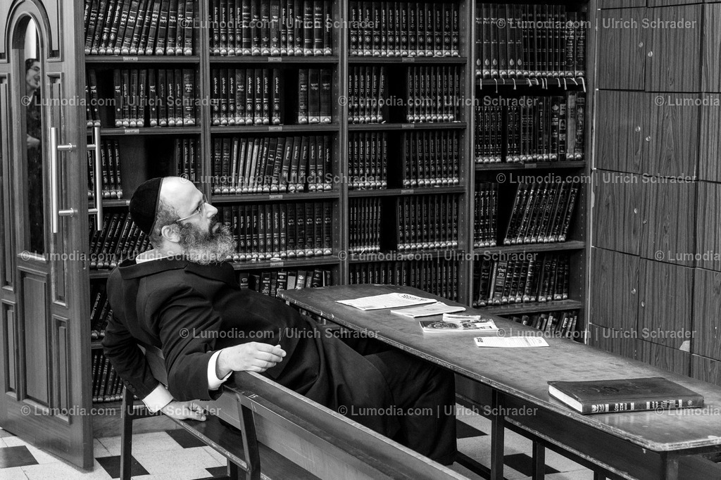 201608_Israel-122 | „Dösen, träumen, bedauern...“ Me’a Sche’arim in Jerusalem. - Realisiert mit Pictrs.com