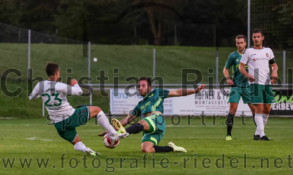 2023-09-01_082_FC_Schwaig_gegen_TSV_Gruenwald | Oberding, Deutschland, 01.09.2023:
Fußball, Landesliga Südost 2023 / 2024, 9. Spieltag, FC Schwaig gegen TSV Grünwald, Endergebnis: 3:1

Maximilian Hellinger (FC Schwaig, #23), Markus Kreuzeder (TSV Grünwald, #4)

Foto: Christian Riedel / fotografie-riedel.net