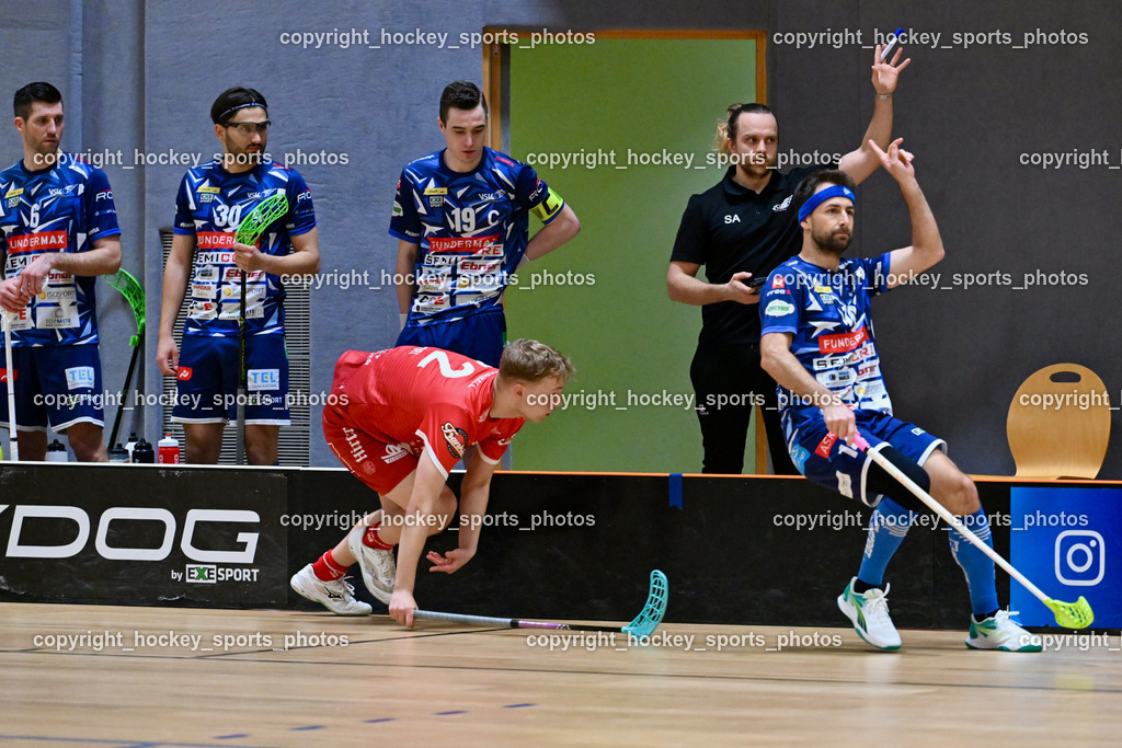 KAC Floorball vs. VSV Unihockey | Headcoach VSV Unihockey Sami Aalto, #14 Michael Klemm VSV Unihockey, #19 Philipp Seiser VSV Unihockey, #30 Christoph Steiner VSV Unihockey, #6 Timo Schmid VSV Unihockey, #72 Arttu Sorri KAC Floorball, KAC Floorball vs. VSV Unihockey, KAC Floorball vs. VSV Unihockey am 21.03.2026 in Klagenfurt (Ballspielhalle Waidmannsdorf), Austria, (Photo by Bernd Stefan)