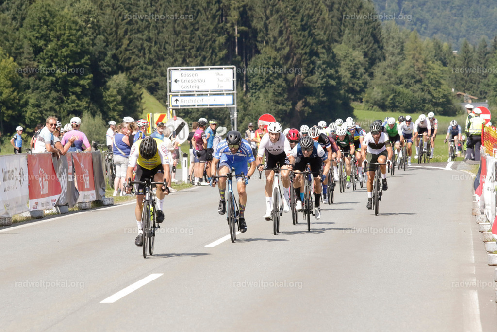997_20230817_Bewerb_Maenner_Muehlanger | AUT - OESTERREICH, 2023-08-16: SPORT RENNRAD-FAHREN - 55. INTERNATIONALER RADWELTPOKAL IN ST. JOHANN IN TIROL  - Vintage-Radrennen mit WM-Bronze-Medaillen-Siegerin Christina Schweinberger, den Teilnehmer und Alexander Baumann (vom Orginastions-Team) - TAG 2 BEWERB MAENNER IN SECHS GRUPPEN  ; Foto: Roland Muehlanger