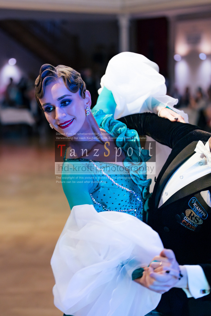20251129_DM-HGS-S-Std_09880 | Tanzsportbilder, Standardtanz, Lateintanz, WDSF, DTV, LTVB, dancecomp, goc, hessen tanzt, blaues band der spree, walzer, tango, wiener walzer, slowfox, quickstepp, samba, rumba, cha-cha-cha, paso doble. jive, hd-kroft photography, turniertanzsport