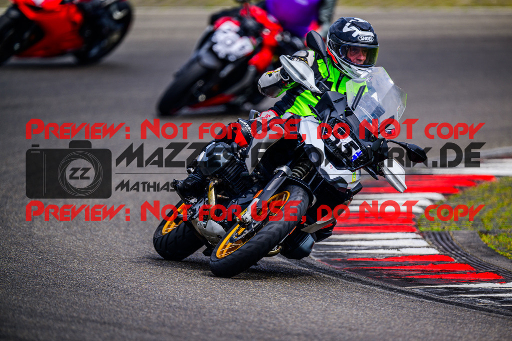 MaZZes_FotoMatrix_240717_6007705_5952 | INST