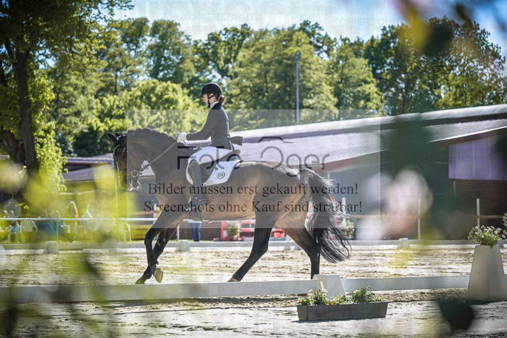 DOS_2462 | Entdecke hochwertige Reitturnierfotos von Foto Oger. Professionell, emotional und authentisch – jetzt Lieblingsmomente im Shop bestellen.Deutschlandweite Turnierfotografie. - Realisiert mit Pictrs.com