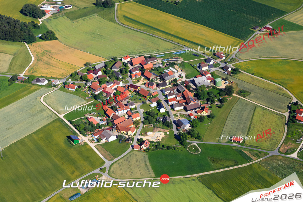 Die Luftaufnahme Buckendorf - Weismain wurde vom UL-Flugzeug (keine Drohne) aus fotografiert.Hohe Druck- Auflösung-die Geschenkidee!