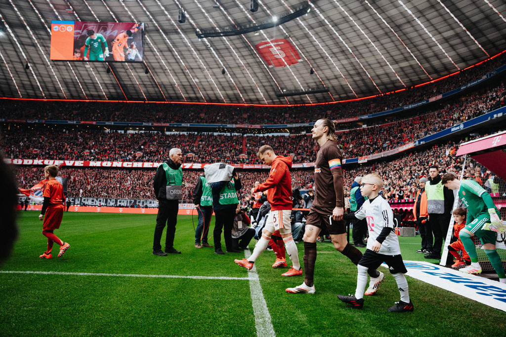 FCP07074 | Der offizielle Shop für FC St. Pauli Fotos. Wähle aus Spielszenen & Fanmomenten dein FCSP Wunschformat. Wir liefern Millerntor-Atmosphäre.