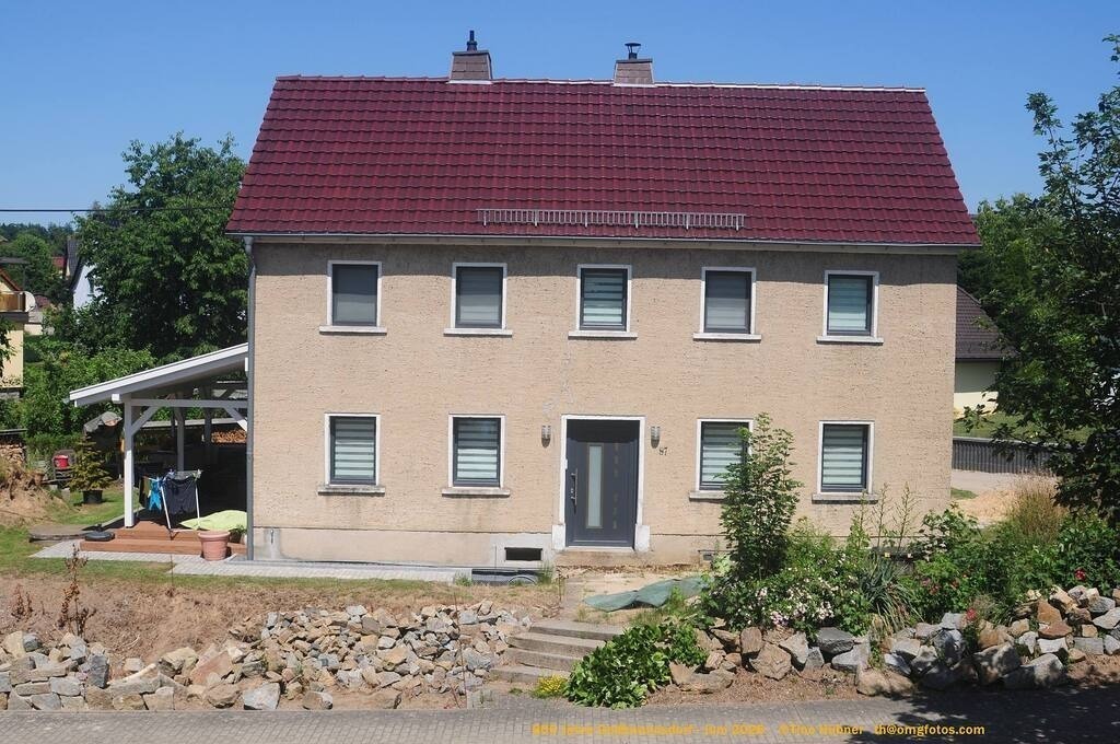 Geißmannsdorf-2026-Ortsbilder-531 | Geißmannsdorf bei Bischofswerda im Sommer 2026. Ein fotografischer Streifzug durch das Dorf Geißmannsdorf, mit Gebäuden, Straßen, Strohpuppen und geschmückten Vorgärten und Grundstücken anlässlich der 800-Jahr-Feier von Geißmannsdorf im Juni 2026 - Realisiert mit Pictrs.com