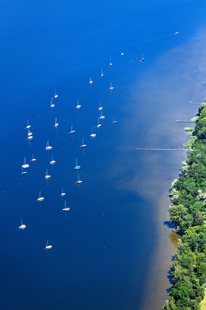 dr__0043992.jpg | HERRSCHING AM AMMERSEE 18.06.2024 Uferbereiche am Seegebiet des Ammersee an der Steingrabenstraße in Herrsching am Ammersee im Bundesland Bayern, Deutschland. // Riparian areas on the lake area of Ammersee on street Steingrabenstrasse in Herrsching am Ammersee in the state Bavaria, Germany. Foto: Daniel Reiter