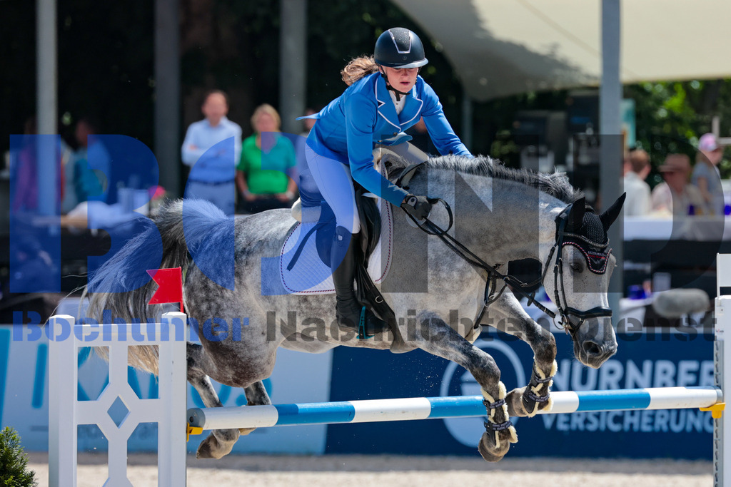 Longines Balve Optimum - Springen Samstag {date} -  | {headline}(Foto: Sebastian Sendlak / BOND) - Realisiert mit Pictrs.com